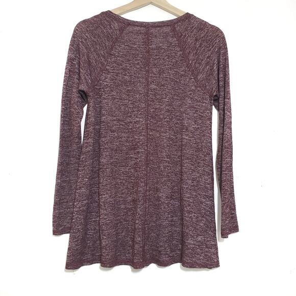 Hollister | Soft and Comfy Relaxed Fit Long Sleeve Shirt - Picture 3 of 4